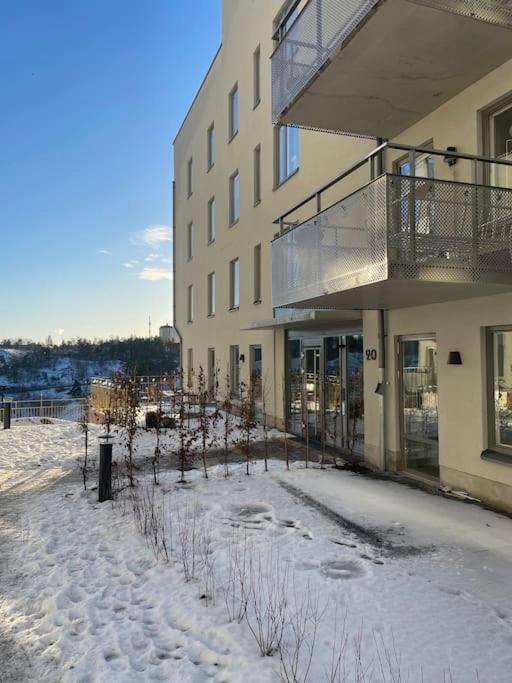 Newly Built Bright Apartment, Close To Everything If You Want To Visit Stockholm, You Will Find The Perfect Accommodation Here! Ferry Line 80 Makes It Very Convenient And Easy To Get To The City Center Nacka Exterior photo
